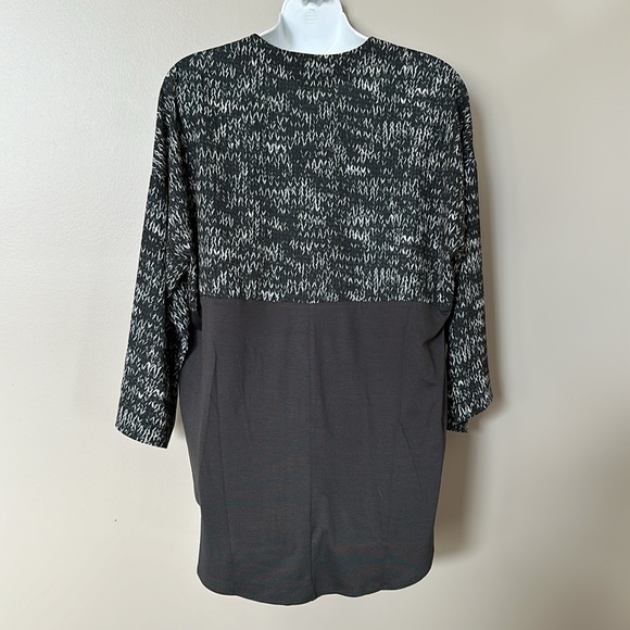Zara top size medium with cute sequence pocket - Picture 4 of 5